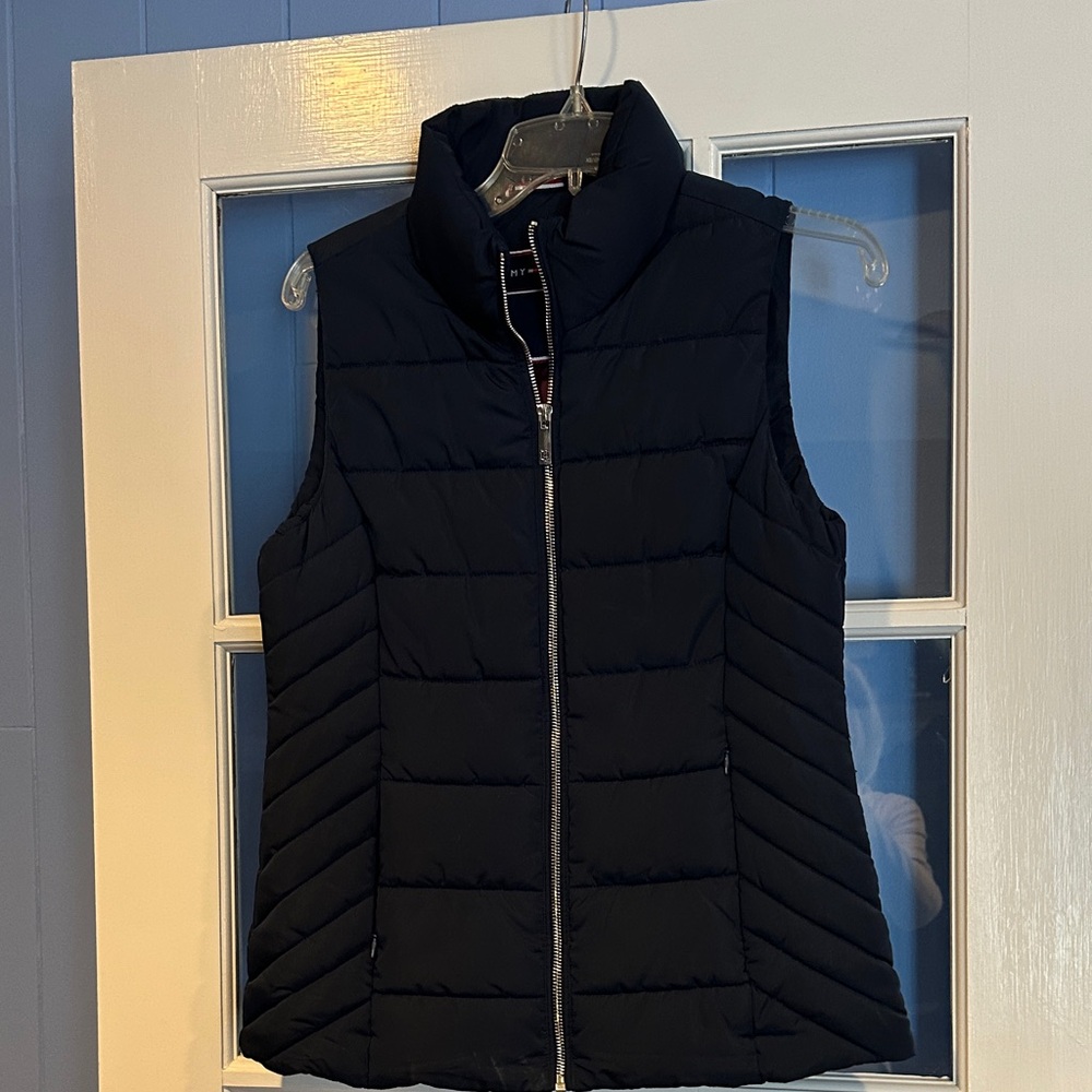 Navy down vest Tommy Hilfiger XS good condition no marks or tears